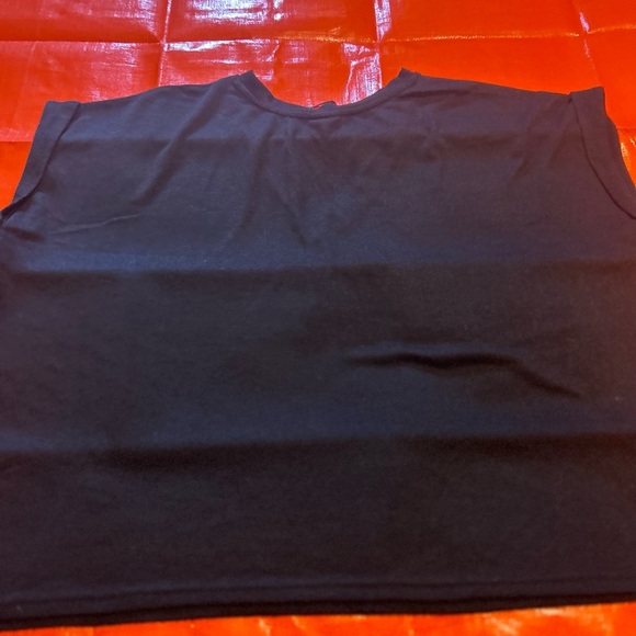 👑 Black cap sleeved V-neck top 2/$15 - Picture 2 of 4